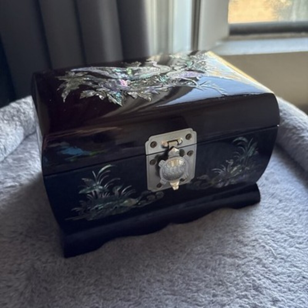 Vintage Jewelry Box Music Box With Mother Of Pearl Detail And Mirror